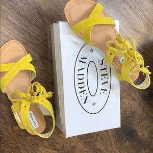 Darlynn YLW SUEDE Steve Madden Sandals